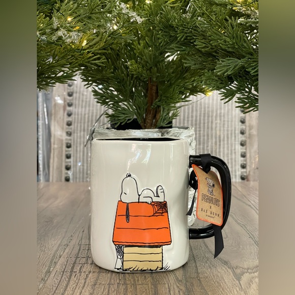 Brand NEW w/Tags Peanuts x Rae Dunn HOME SPOOKY HOME Mug feat. Snoopy 🎃 - Picture 1 of 11